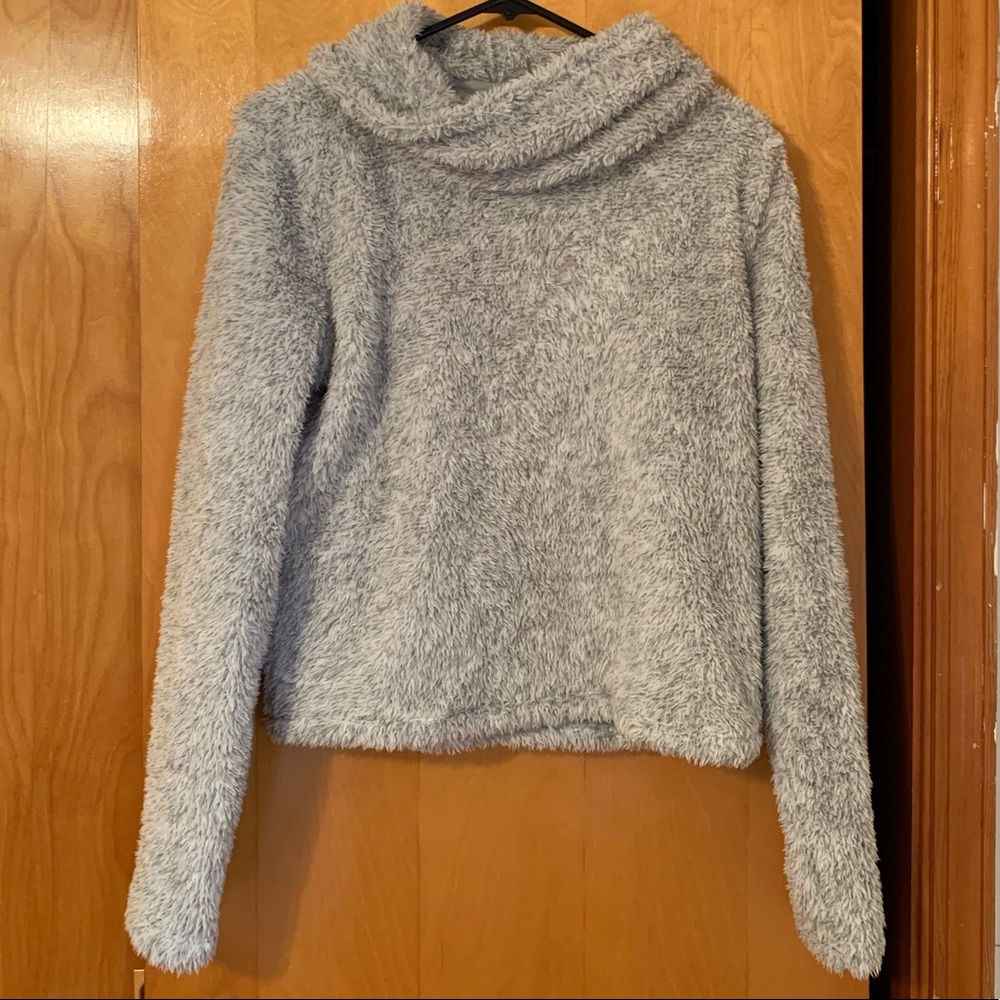 Women’s Aerie sweater size medium
